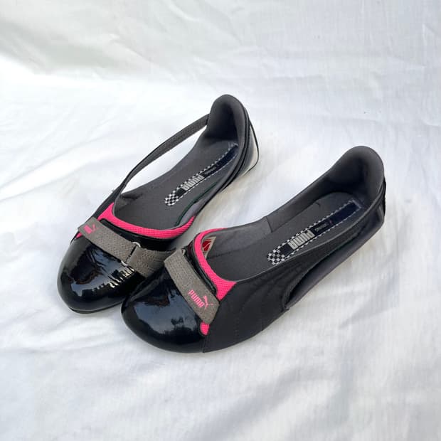 Puma 00s flat shoes