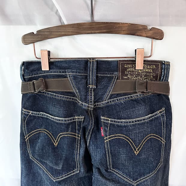 LEVI'S leather cinch back w28