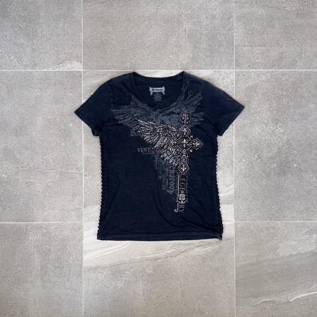Buckaroo charcoal grunge side detail 반팔티
