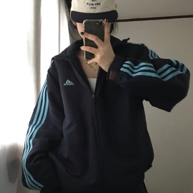 아디다스 네이비 연하늘 후드 누빔패딩