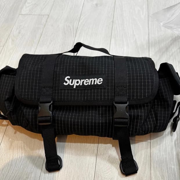 슈프림 미니 더플백 블랙 24ss