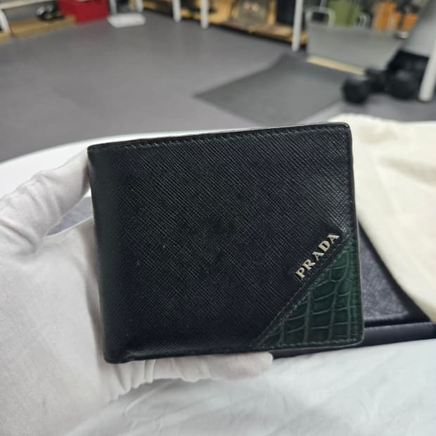 [A급컨디션]프라다 사피아노 크로커다일 반지갑