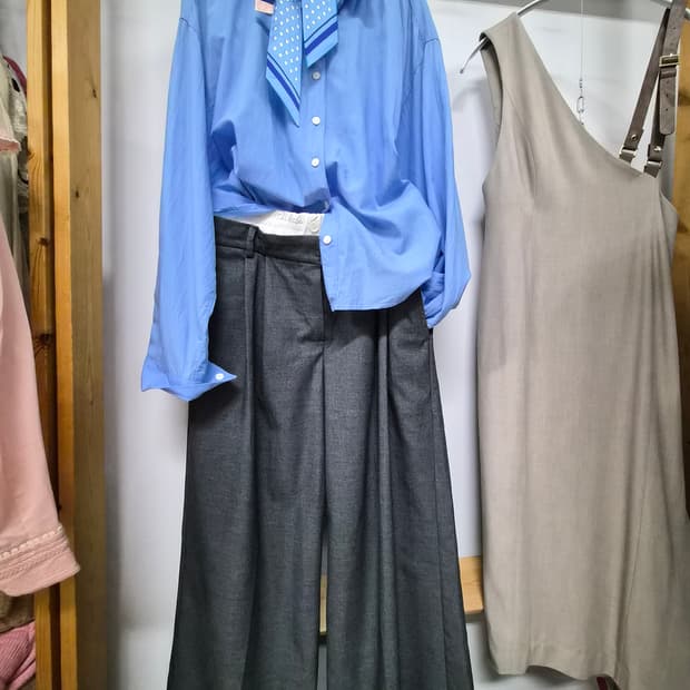 블루 루즈핏셔츠. 미드나잇무브 핀턱 와이드팬츠