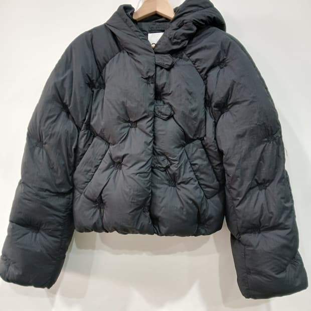 정품 백화점택 GANNI 블랙 나일론푸퍼숏패딩 36사이즈