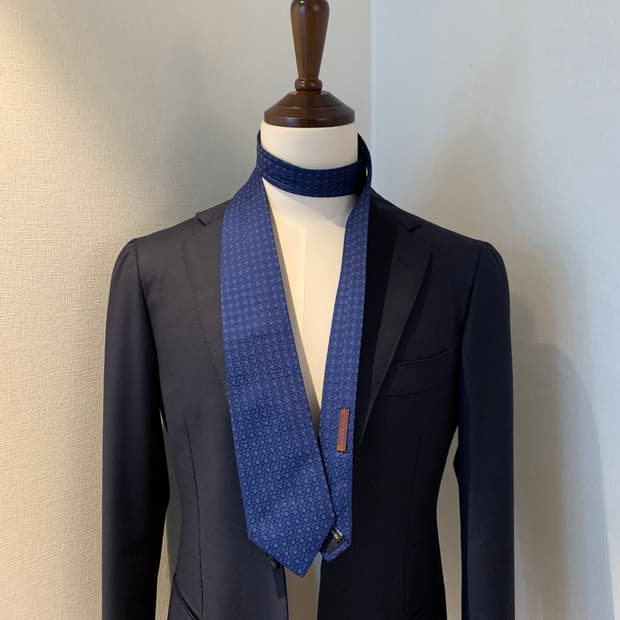 아쿠아스큐텀 명품 네이비 정장넥타이 100실크 A+등급 최상급