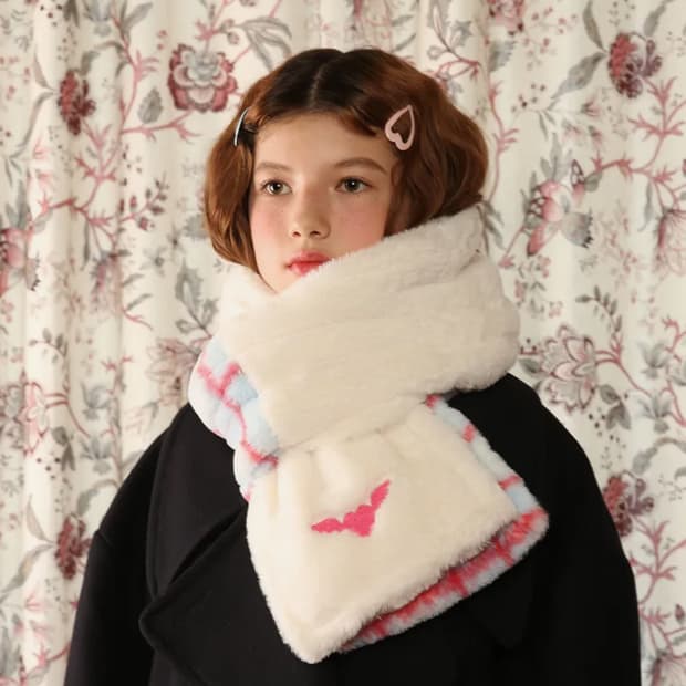 클럿스튜디오 1 3 페이크퍼 투 톤 머플러 화이트