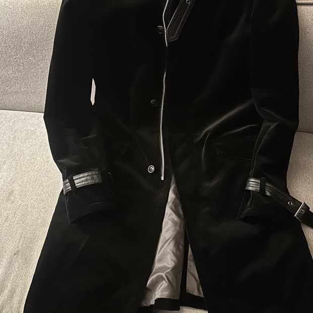 토네이도마트 견장 지퍼 밸벳 버튼코트 