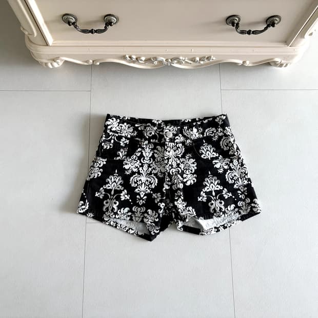 damask pattern shorts