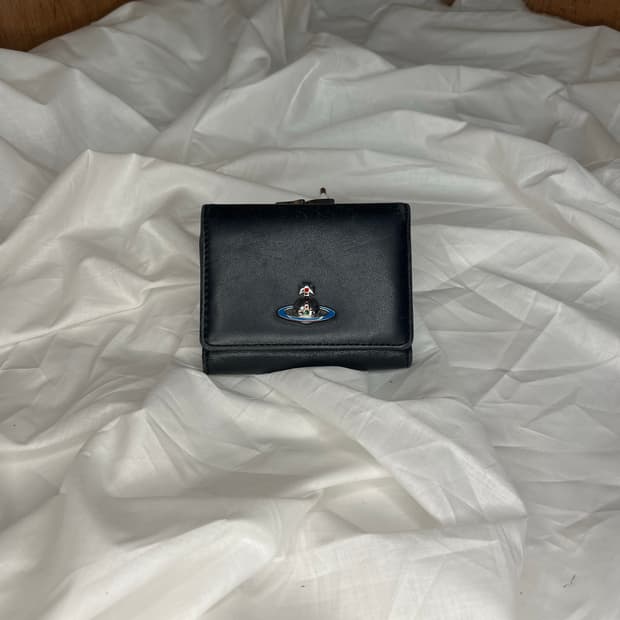 비비안 웨스트우드 오브 로고 레더 키스락 지갑