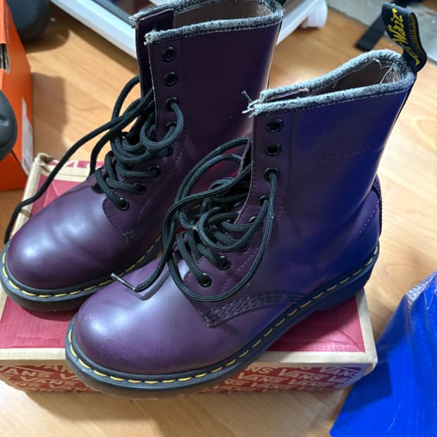 닥터마틴 8홀 퍼플