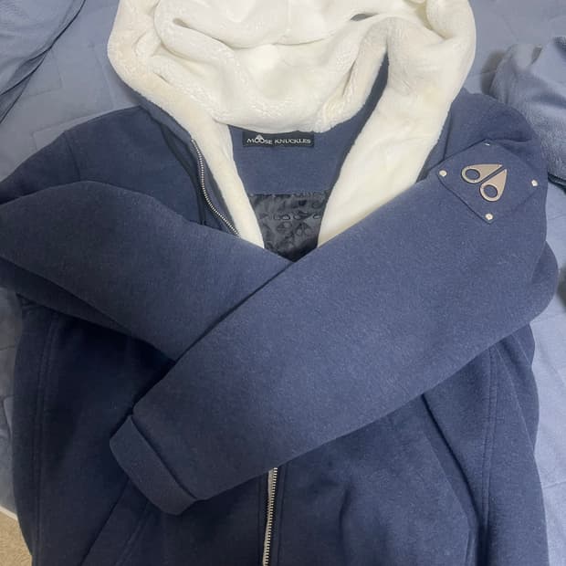 무스너클 버니스웨터