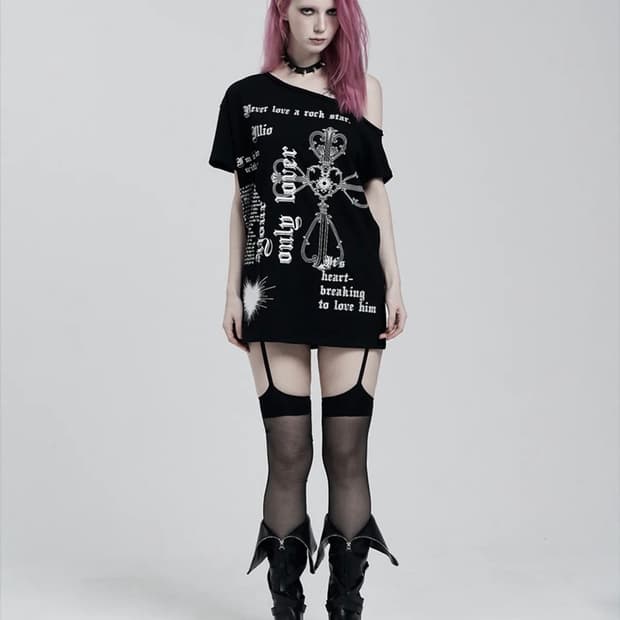 일리오 BLACK LOVER ONE SHOULDER T-SHIRTS