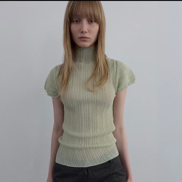우네씬 pleated half neck linen knit