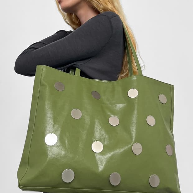 폴리수엠 메탈릭 쇼퍼백 그린 