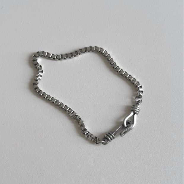 Chain hook bracelet