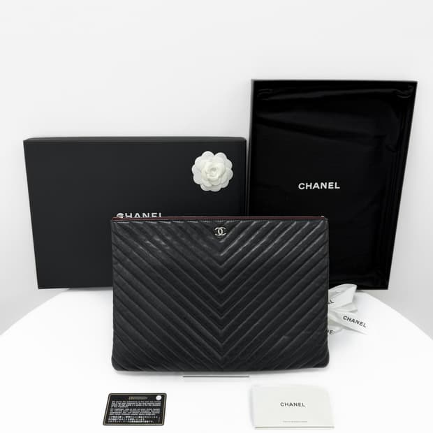 샤넬 쉐브론 퀼팅 클러치 라지