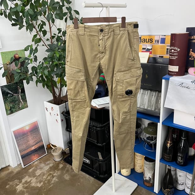 Cp컴퍼니 렌즈와펜 카고팬츠 48