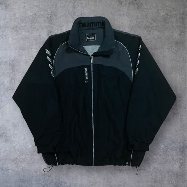 험멜 스몰 로고 사이드 라인 블랙 배색 바람막이