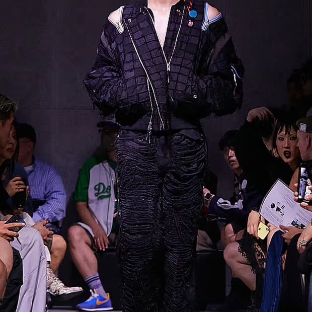 99% is 바조우 / 벨크로 사이드 립피드 왁시드 디스트로이드 데님팬츠