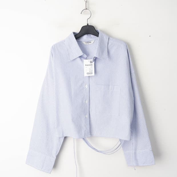 55/에잇세컨즈 스트라이프 백 리본 크롭셔츠