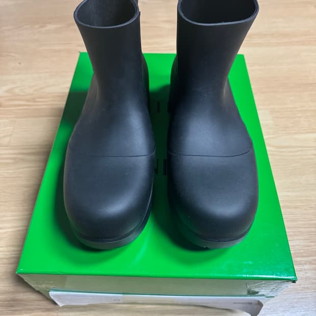 보테가베네타 퍼들 앵클부츠 블랙