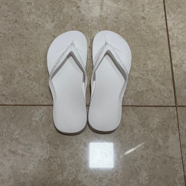 아치스 쪼리 화이트