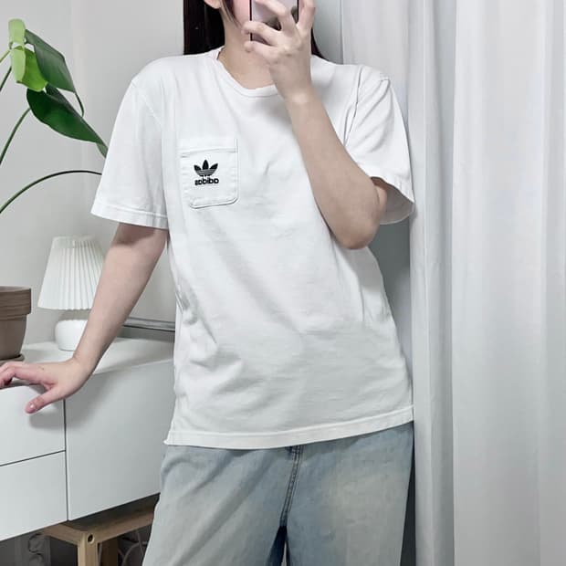 아디다스 화이트 포켓 트레포일 반팔티 [ M ]