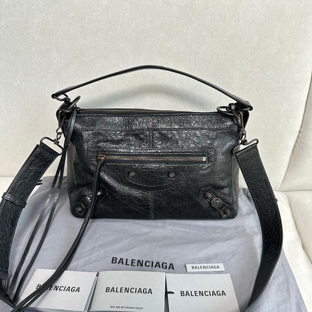 [새상품급 정품] 발렌시아가 르 시티 모터백 모토 블랙