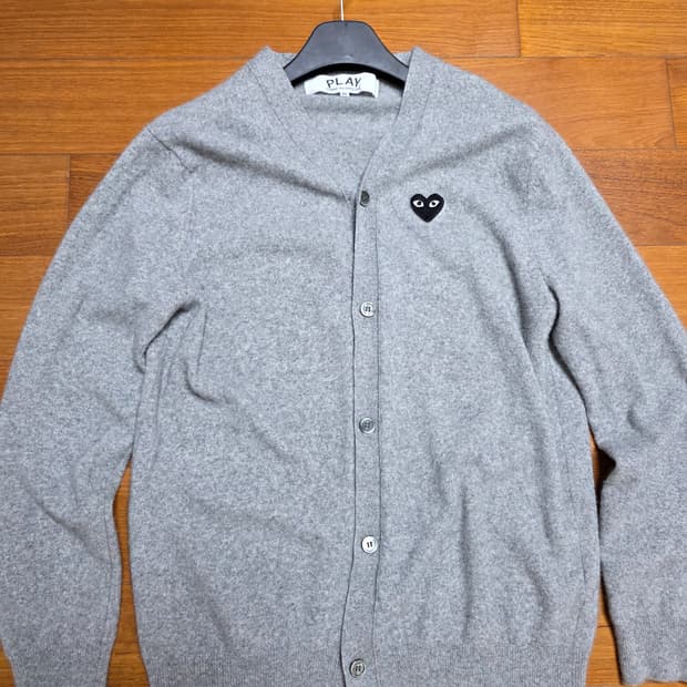 [2XL]꼼데가르송 플레이 블랙 하트 니트 가디건 그레이