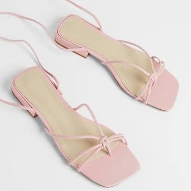 얼반아웃피터스 딸기우유 핑크 키튼힐 스트랩 샌들