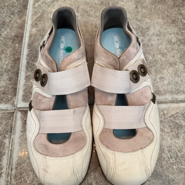 살로몬 스웨이드 스트랩 빈티지 메리제인 플랫슈즈 250