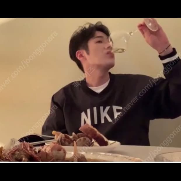 김현우 나이키 웜업자켓