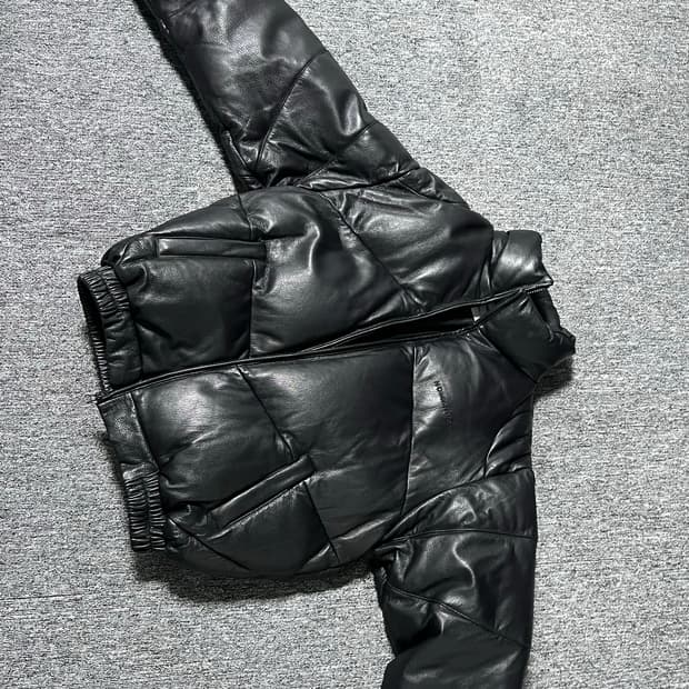 노매뉴얼 구스다운 레더 패딩