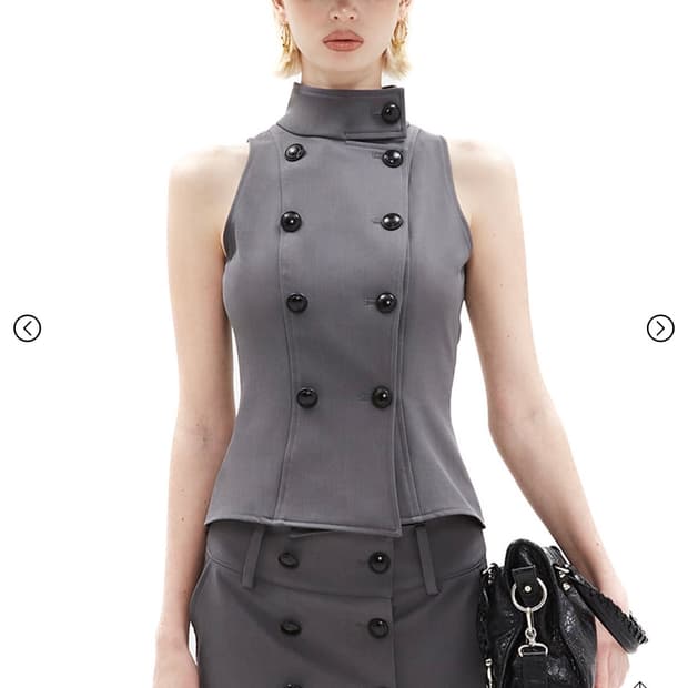힐다 Tailored Half-Neck Button Vest 슬리브리스