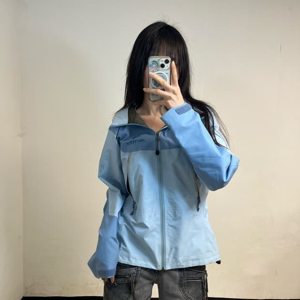Arc’teryx Beta AR windbreaker