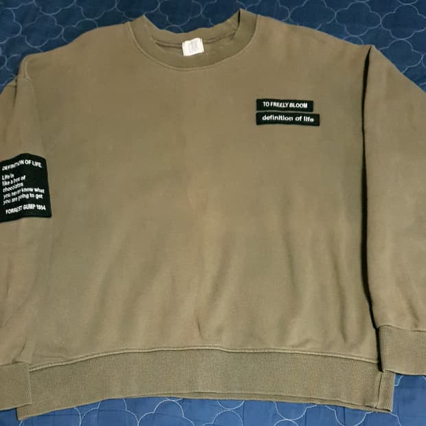 LAIK 패치 맨투맨 올리브 (L)