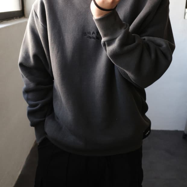 더블탭스 크루넥 스웻셔츠 