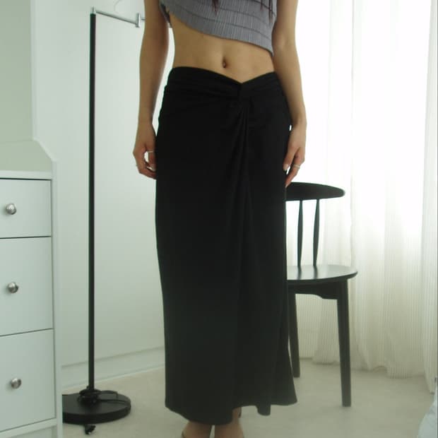 Blak twist long skirt