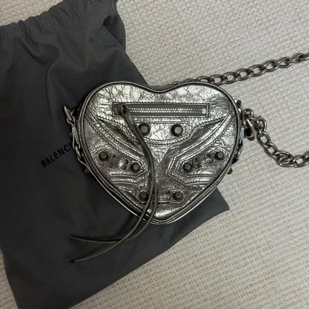 발렌시아가 하트백 실버