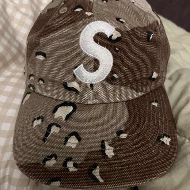 슈프림 카모 S로고 캠프캡