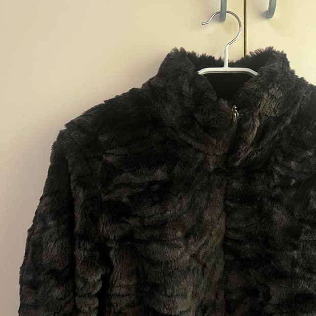 웨이브 퍼 자켓 