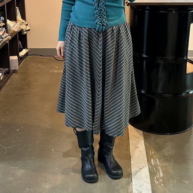 스트라이프패턴 플레어 스커트