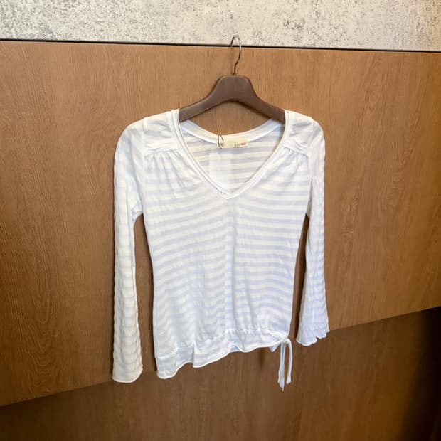 빈티지 브이넥 롱슬리브 티셔츠 스트라이프 패턴 스트링 타이 디테일 화이트
