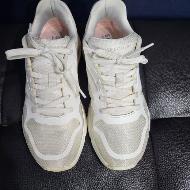 스케쳐스 메모리폼 운동화