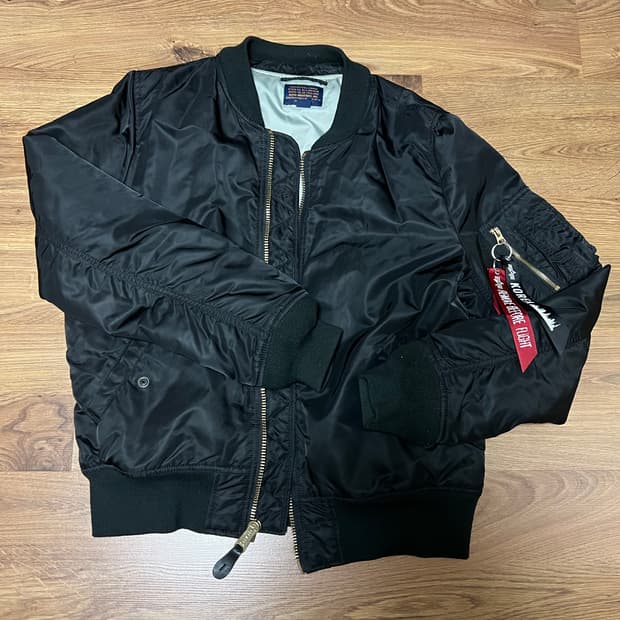 알파인더스트리 항공점퍼 판매합니다