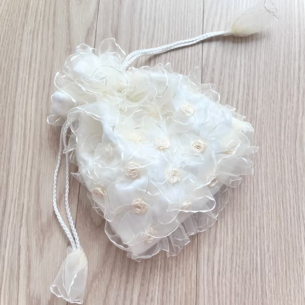 크림 꽃 레이스 파우치