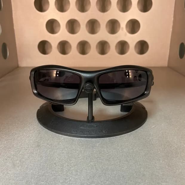 오클리 몬스터 펍 매트 블랙