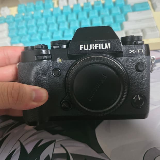 후지필름 X-T1 블랙 디지털카메라 셔터수200번대 팝니다