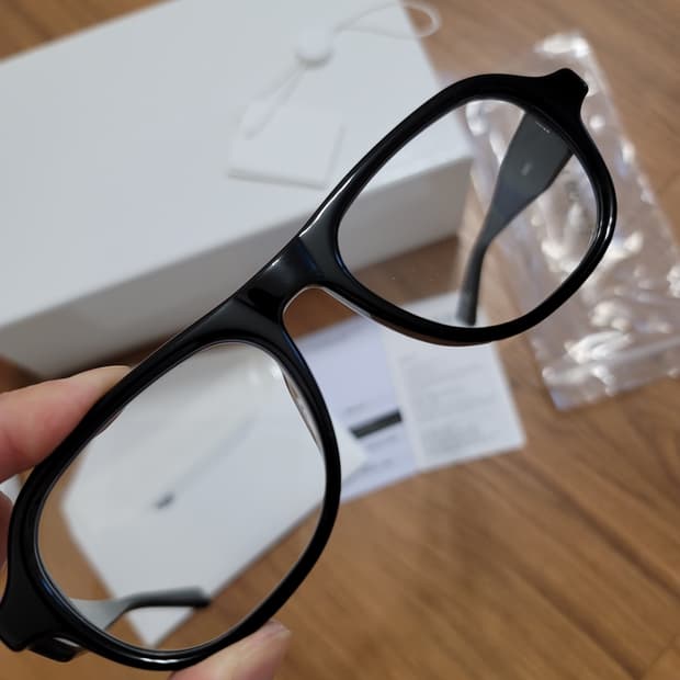 젠틀몬스터 마르지엘라 mm113 블랙 판매합니다.