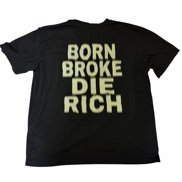 블랙 반팔티 BORN BROKE DIE RICH 프린팅